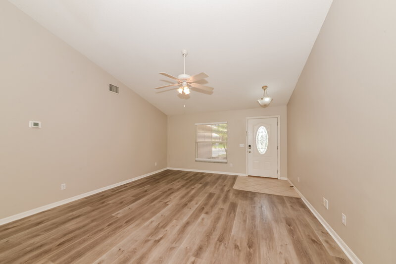 2,355/Mo, 4637 72nd Ct E Bradenton, FL 34203 Living Room View