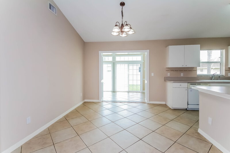2,650/Mo, 4637 72nd Ct E Bradenton, FL 34203 Dining Room View