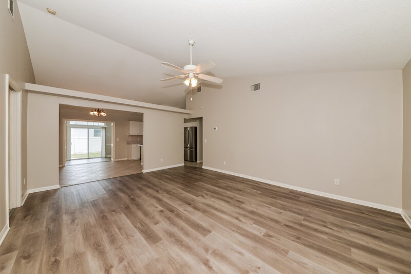 2,355/Mo, 4637 72nd Ct E Bradenton, FL 34203 Living Room View 2