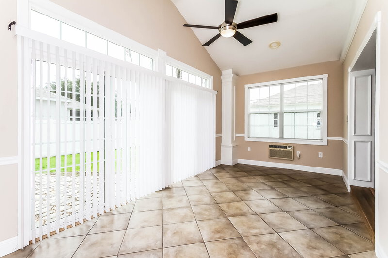 2,650/Mo, 4637 72nd Ct E Bradenton, FL 34203 Family Room View 2