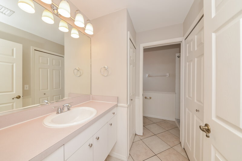 2,355/Mo, 4637 72nd Ct E Bradenton, FL 34203 Main Bathroom View