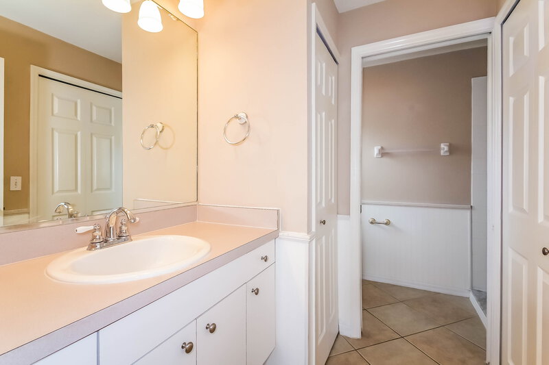 2,650/Mo, 4637 72nd Ct E Bradenton, FL 34203 Bathroom View 2