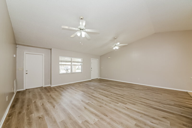 1,955/Mo, 5102 25th Avenue Dr E Palmetto, FL 34221 Living Room View