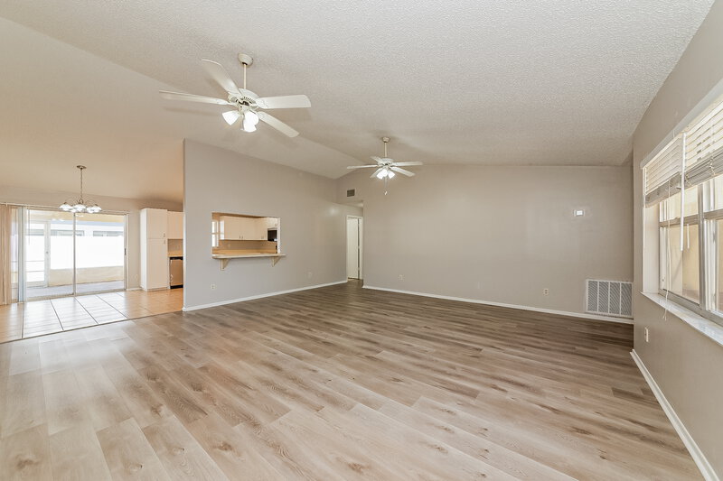 1,955/Mo, 5102 25th Avenue Dr E Palmetto, FL 34221 Living Room View 2