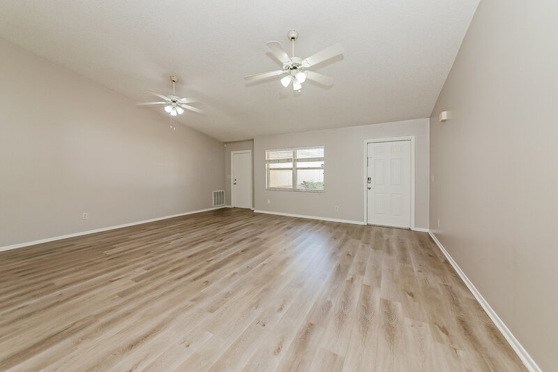 1,955/Mo, 5102 25th Avenue Dr E Palmetto, FL 34221 Living Room View 3