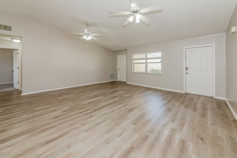 1,955/Mo, 5102 25th Avenue Dr E Palmetto, FL 34221 Living Room View 4