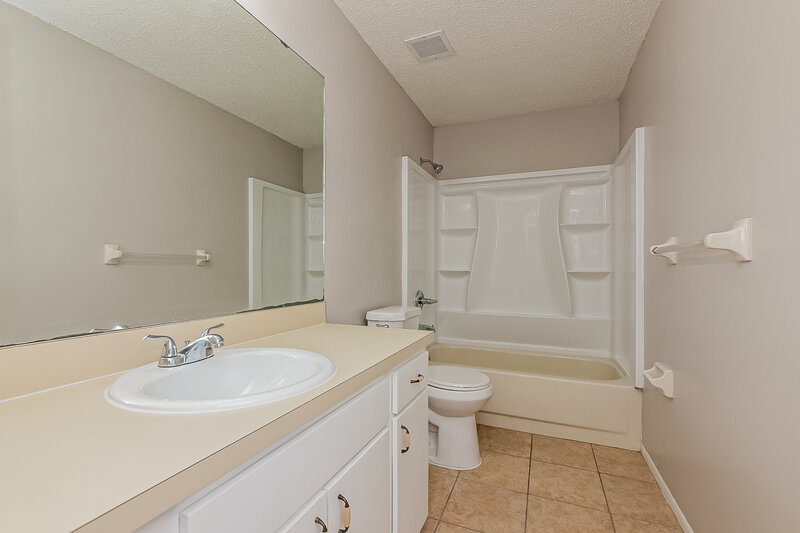 1,955/Mo, 5102 25th Avenue Dr E Palmetto, FL 34221 Bathroom View