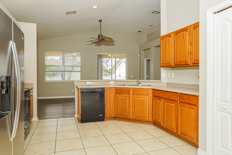 2,480/Mo, 1792 Old Summerwood Blvd Sarasota, FL 34232 Kitchen View 2