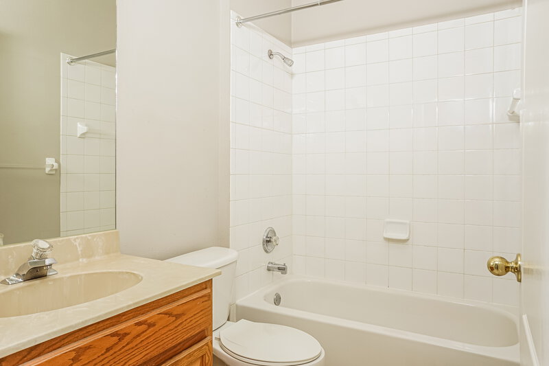 2,480/Mo, 1792 Old Summerwood Blvd Sarasota, FL 34232 Bathroom View