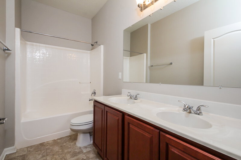 1,850/Mo, 2341 50th Street Cir E Palmetto, FL 34221 Master Bathroom View