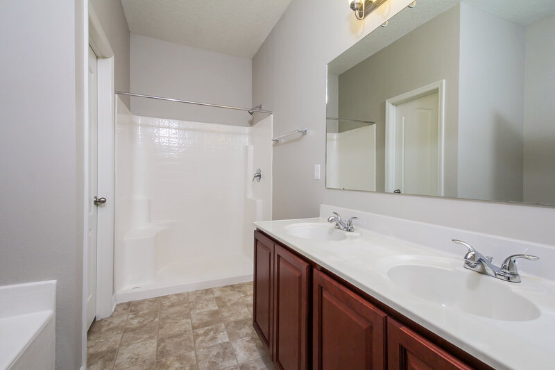 1,850/Mo, 2341 50th Street Cir E Palmetto, FL 34221 Bathroom View