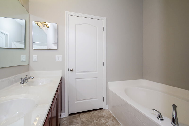 1,850/Mo, 2341 50th Street Cir E Palmetto, FL 34221 Bathroom View 2