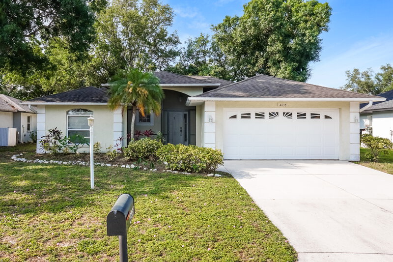 2,425/Mo, 4638 Breezy Pines Blvd Sarasota, FL 34232 External View