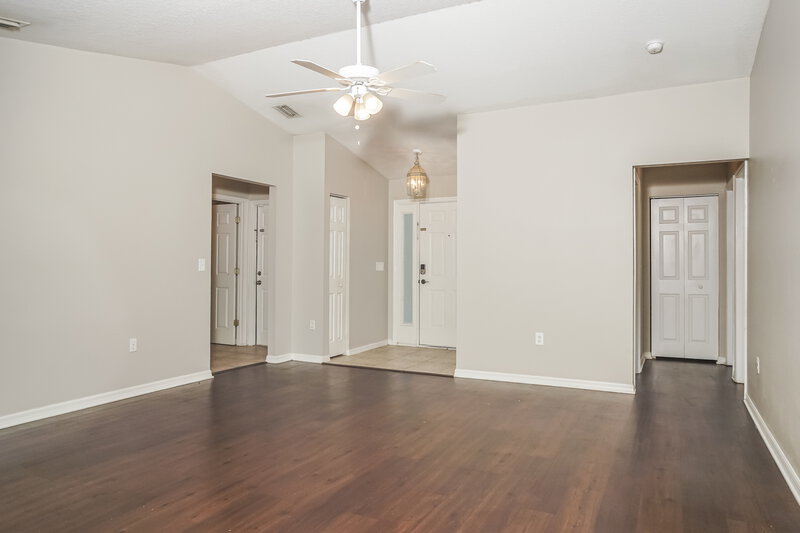 2,425/Mo, 4638 Breezy Pines Blvd Sarasota, FL 34232 Living Room View 2
