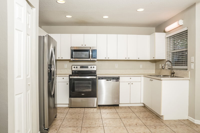 2,425/Mo, 4638 Breezy Pines Blvd Sarasota, FL 34232 Kitchen View