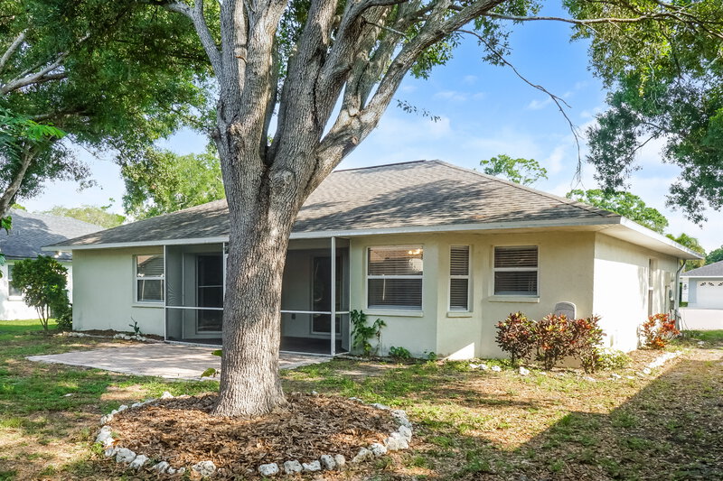 2,425/Mo, 4638 Breezy Pines Blvd Sarasota, FL 34232 Rear View