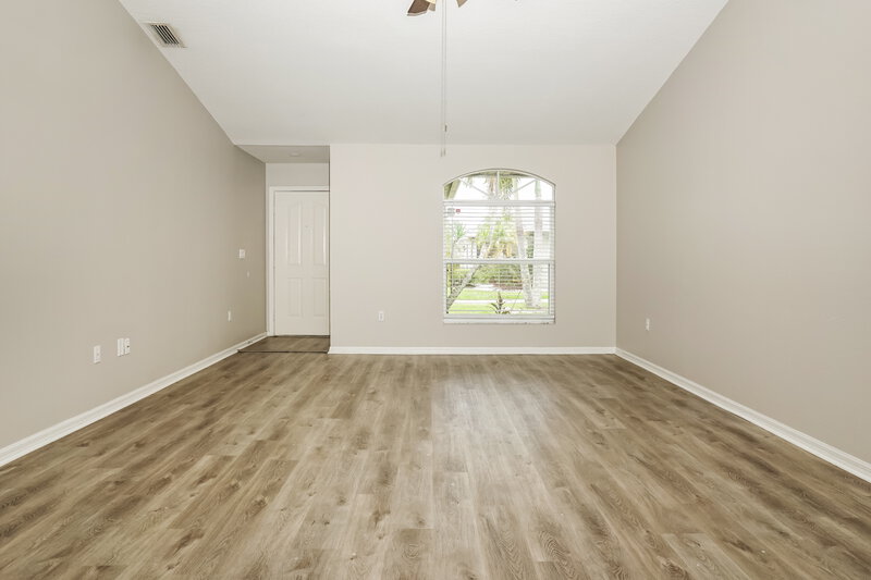 2,030/Mo, 5146 Old Ashwood Dr Sarasota, FL 34233 Living Room View