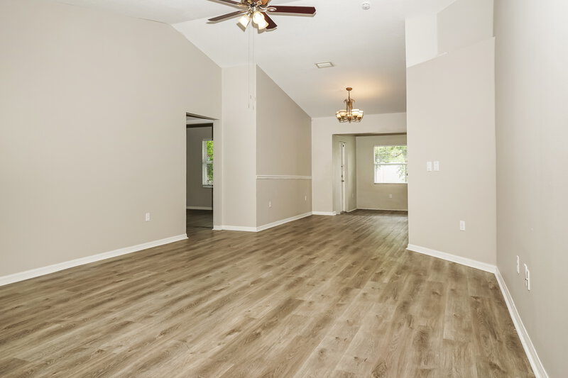 2,030/Mo, 5146 Old Ashwood Dr Sarasota, FL 34233 Living Room View 2