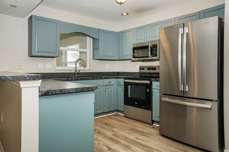 2,030/Mo, 5146 Old Ashwood Dr Sarasota, FL 34233 Kitchen View