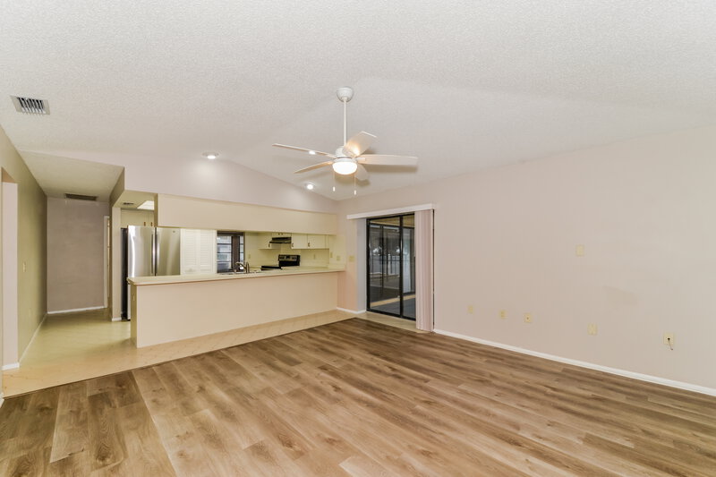 2,790/Mo, 5453 Colonial Oaks Blvd Sarasota, FL 34232 Living Room View 2