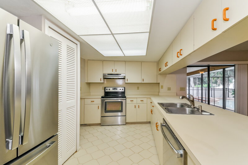 2,790/Mo, 5453 Colonial Oaks Blvd Sarasota, FL 34232 Kitchen View