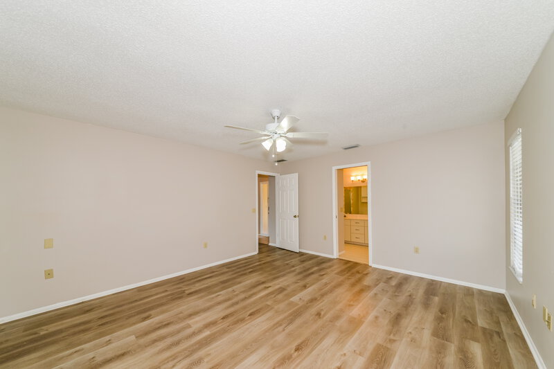 2,790/Mo, 5453 Colonial Oaks Blvd Sarasota, FL 34232 Main Bedroom View 2
