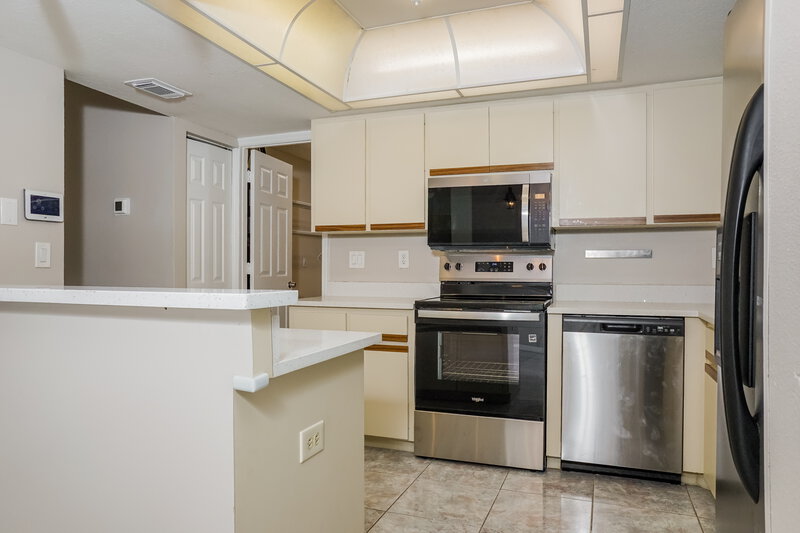 2,490/Mo, 2157 Black Oak Ct Sarasota, FL 34232 Kitchen View