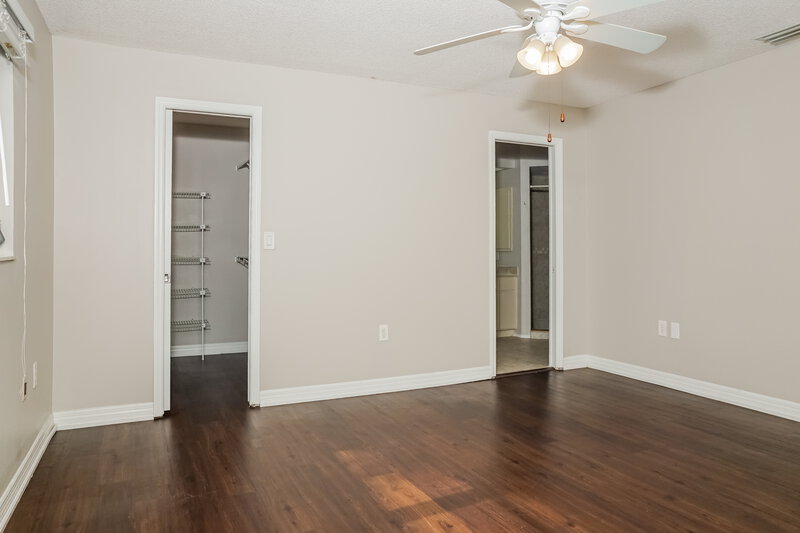 2,490/Mo, 2157 Black Oak Ct Sarasota, FL 34232 Main Bedroom View