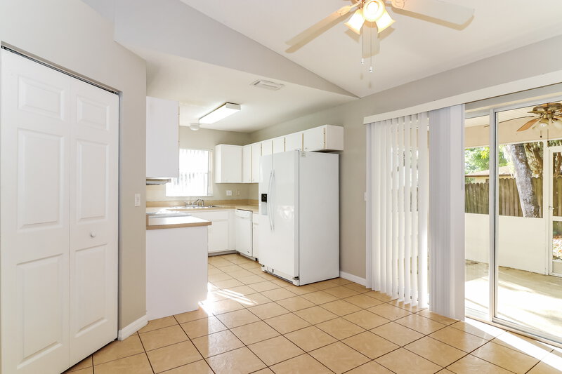 2,450/Mo, 7180 Mauna Loa Blvd Sarasota, FL 34241 Kitchen View