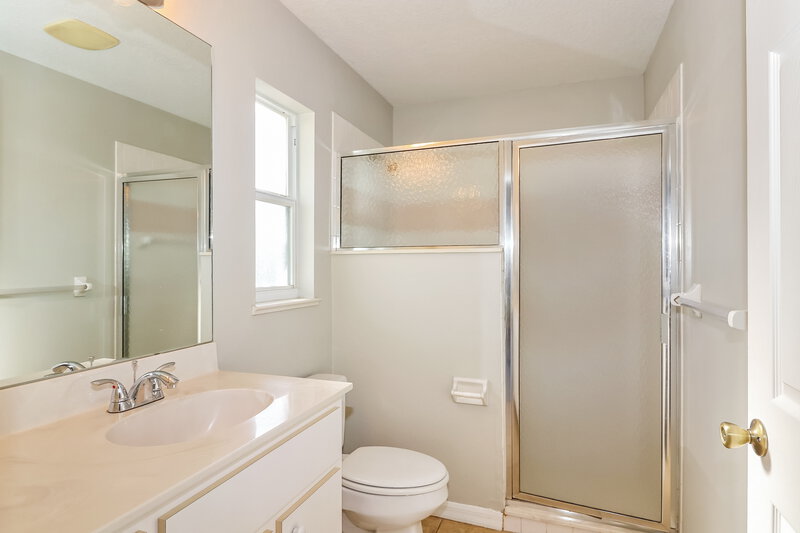 2,450/Mo, 7180 Mauna Loa Blvd Sarasota, FL 34241 Master Bathroom View