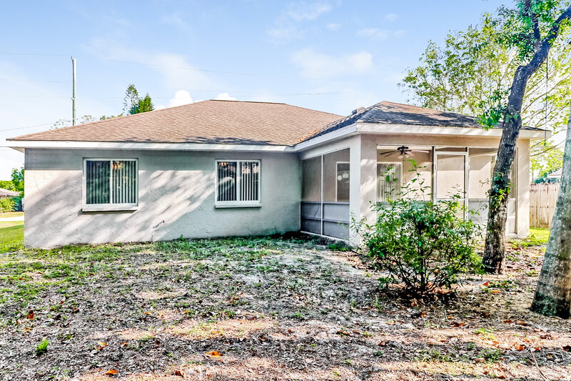 2,450/Mo, 7180 Mauna Loa Blvd Sarasota, FL 34241 Rear View