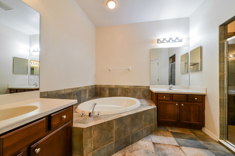 2,490/Mo, 6240 French Creek Ct Ellenton, FL 34222 Main Bathroom View