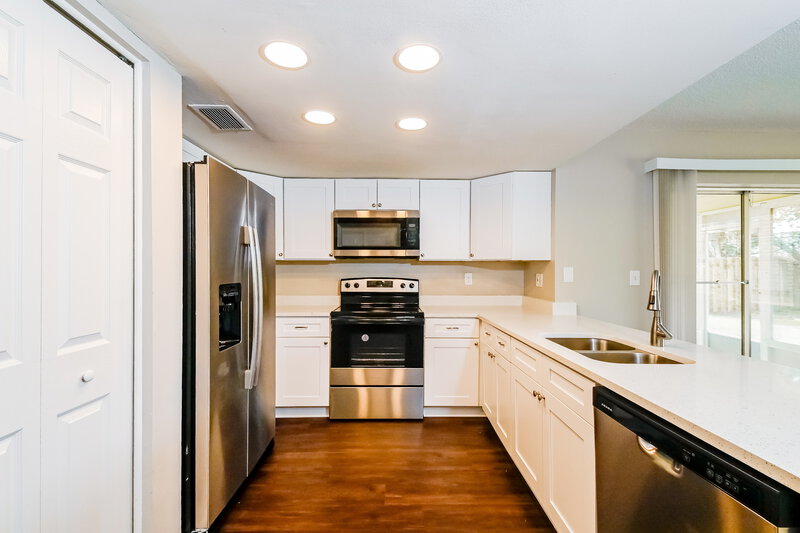 2,350/Mo, 4183 Lancaster Dr Sarasota, FL 34241 Kitchen View