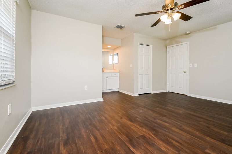 2,350/Mo, 4183 Lancaster Dr Sarasota, FL 34241 Main Bedroom View 2