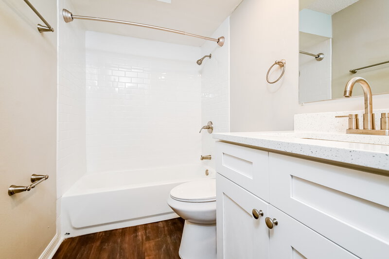 2,350/Mo, 4183 Lancaster Dr Sarasota, FL 34241 Bathroom View