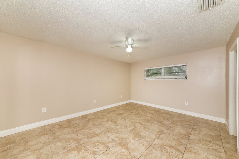2,095/Mo, 4208 76th Dr E Sarasota, FL 34243 Main Bedroom View