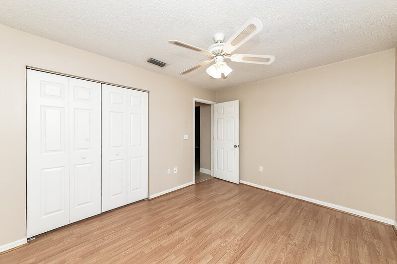 2,095/Mo, 4208 76th Dr E Sarasota, FL 34243 Bedroom View 2