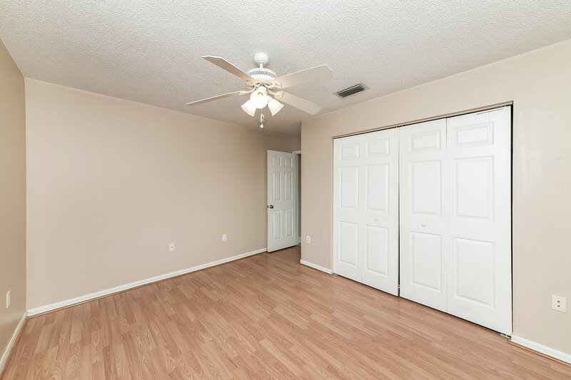 2,095/Mo, 4208 76th Dr E Sarasota, FL 34243 Bedroom View 4