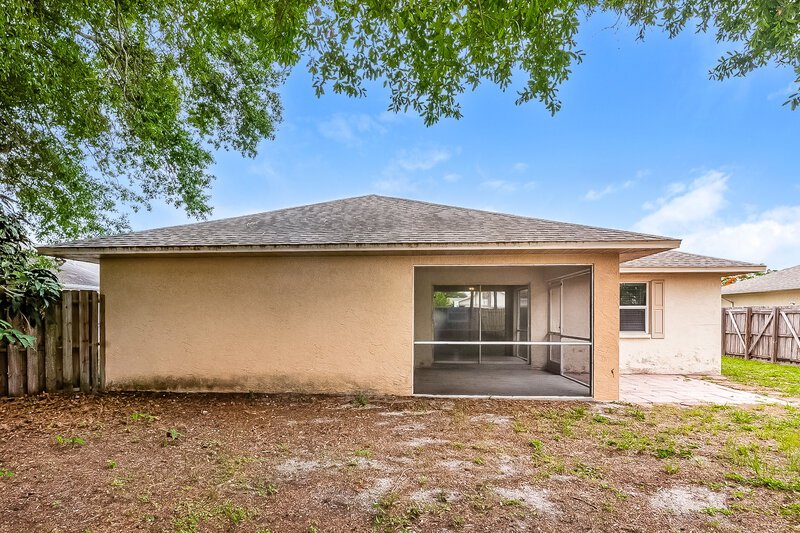 2,095/Mo, 4208 76th Dr E Sarasota, FL 34243 Rear View