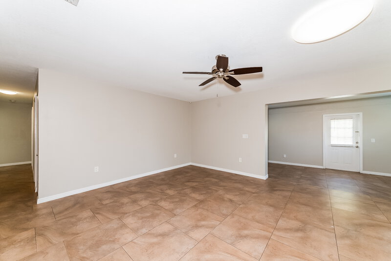 2,420/Mo, 5015 Brandeis Cir S Sarasota, FL 34243 Living Room View