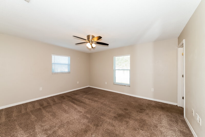 2,420/Mo, 5015 Brandeis Cir S Sarasota, FL 34243 Main Bedroom View