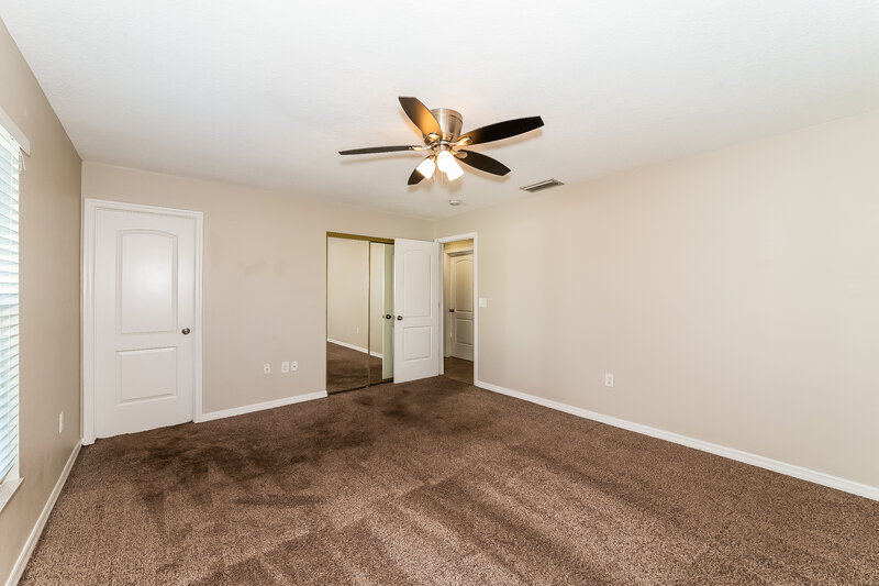 2,420/Mo, 5015 Brandeis Cir S Sarasota, FL 34243 Main Bedroom View 2