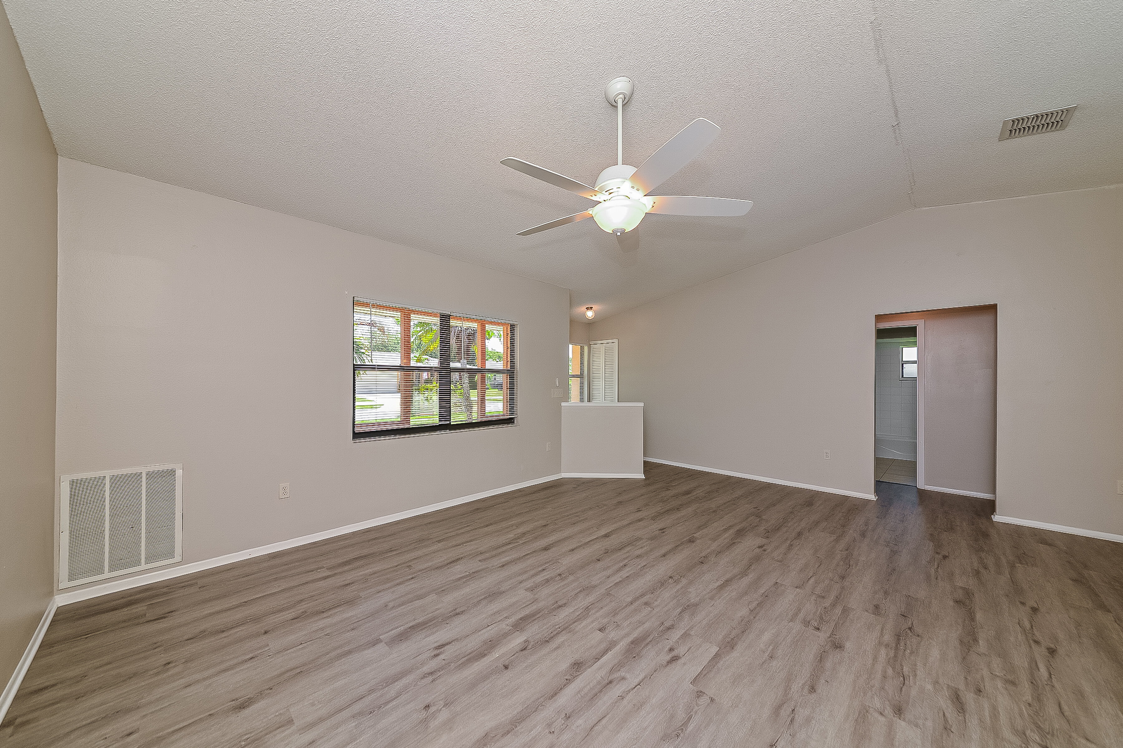 2,340/Mo, 4249 Lancaster Dr Sarasota, FL 34241 Living Room View 2