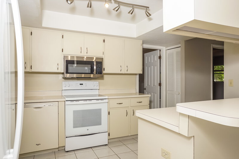 0/Mo, 2479 Wood Oak Dr Sarasota, FL 34232 Misc View 5