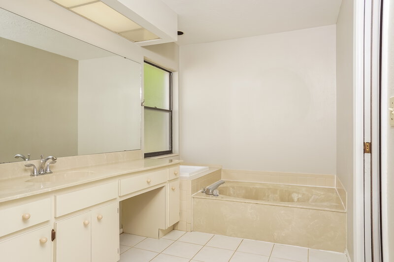 0/Mo, 2479 Wood Oak Dr Sarasota, FL 34232 Misc View 8