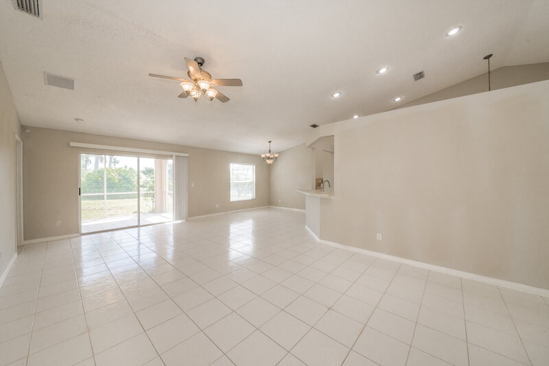2,360/Mo, 4505 Sanibel Way Bradenton, FL 34203 Living Room View
