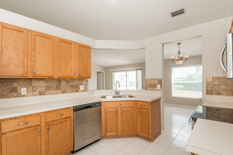 2,360/Mo, 4505 Sanibel Way Bradenton, FL 34203 Kitchen View 3
