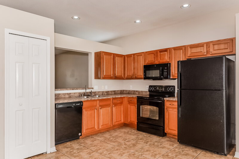 3,130/Mo, 4246 Day Bridge Pl Ellenton, FL 34222 Kitchen View 2
