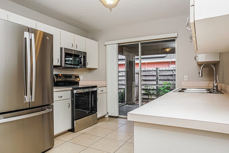 2,305/Mo, 4652 Ardale St Sarasota, FL 34232 Kitchen View
