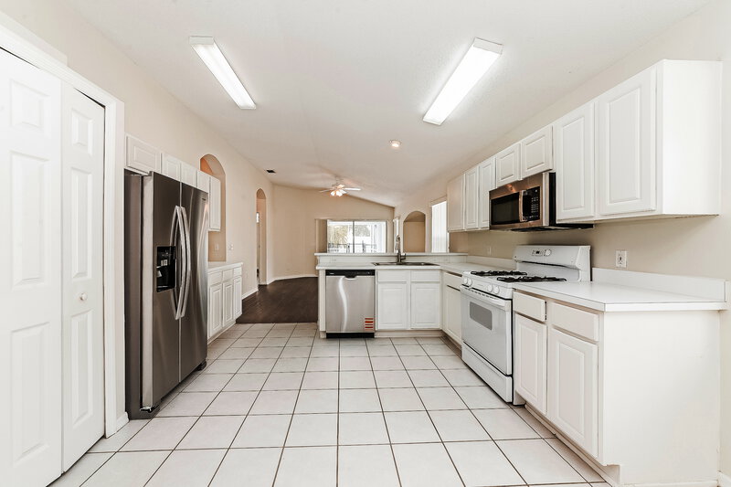 2,495/Mo, 12006 Popash Gln Lakewood Ranch, FL 34202 Kitchen View